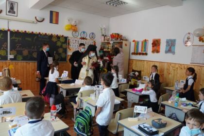 Deschiderea cursurilor pentru noul an şcolar la Seminarul Teologic „Sfântul Apostol Andrei“ din Galaţi – fotografia 49