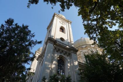 Arhiepiscopia Dunării de Jos continuă sprijinirea elevilor cu ghiozdane şi rechizite şcolare – fotografia 2