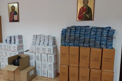 Arhiepiscopia Dunării de Jos continuă sprijinirea elevilor cu ghiozdane şi rechizite şcolare – fotografia 6