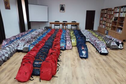 Arhiepiscopia Dunării de Jos continuă sprijinirea elevilor cu ghiozdane şi rechizite şcolare – fotografia 13