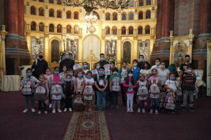 Arhiepiscopia Dunării de Jos continuă sprijinirea elevilor cu ghiozdane şi rechizite şcolare – fotografia 25