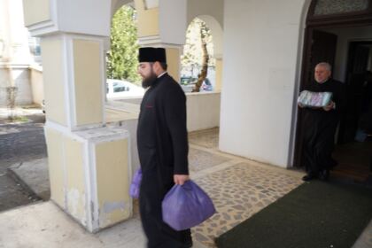 Preoţii şi credincioşii brăileni au organizat un nou transport cu ajutoare pentru ucraineni – fotografia 9