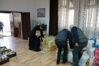 Preoţii şi credincioşii brăileni au organizat un nou transport cu ajutoare pentru ucraineni – fotografia 11