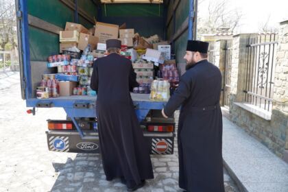 Preoţii şi credincioşii brăileni au organizat un nou transport cu ajutoare pentru ucraineni – fotografia 18