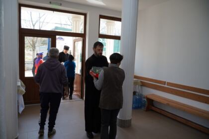 Preoţii şi credincioşii brăileni au organizat un nou transport cu ajutoare pentru ucraineni – fotografia 19