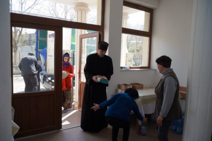 Preoţii şi credincioşii brăileni au organizat un nou transport cu ajutoare pentru ucraineni – fotografia 21