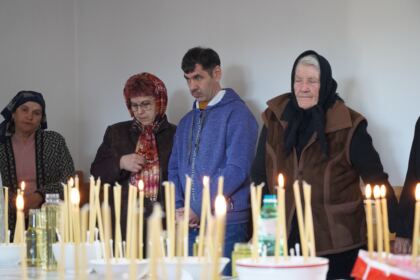 Rugăciune şi caravană medicală în satul Petroiu din judeţul Brăila – fotografia 13