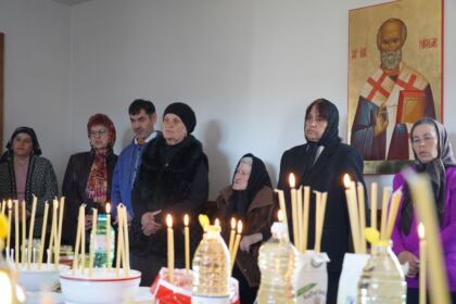 Rugăciune şi caravană medicală în satul Petroiu din judeţul Brăila – fotografia 17