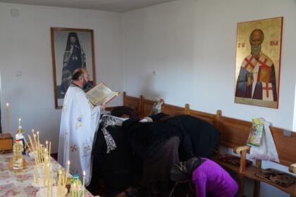 Rugăciune şi caravană medicală în satul Petroiu din judeţul Brăila – fotografia 24