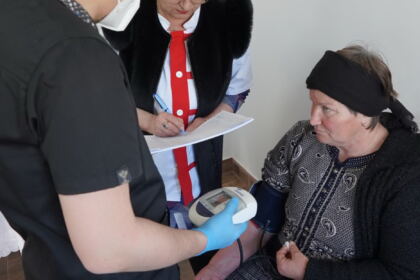 Rugăciune şi caravană medicală în satul Petroiu din judeţul Brăila – fotografia 53