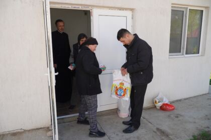 Rugăciune şi caravană medicală în satul Petroiu din judeţul Brăila – fotografia 55