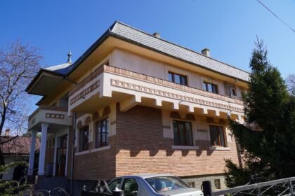 Peste 3.100 de copii primesc daruri prin programul eparhial „Ne înnoim de Sfintele Paşti“ în Arhiepiscopia Dunării de Jos – fotografia 1