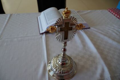 Peste 3.100 de copii primesc daruri prin programul eparhial „Ne înnoim de Sfintele Paşti“ în Arhiepiscopia Dunării de Jos – fotografia 11