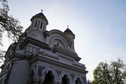 Liturghie şi filantropie la Catedrala Arhiepiscopală din Galaţi – fotografia 2