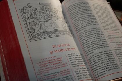 Liturghie şi filantropie la Catedrala Arhiepiscopală din Galaţi – fotografia 4