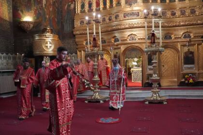 Liturghie şi filantropie la Catedrala Arhiepiscopală din Galaţi – fotografia 7