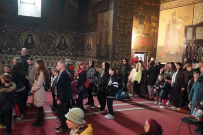 Liturghie şi filantropie la Catedrala Arhiepiscopală din Galaţi – fotografia 16