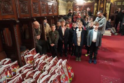 Liturghie şi filantropie la Catedrala Arhiepiscopală din Galaţi – fotografia 19