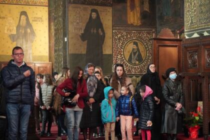 Liturghie şi filantropie la Catedrala Arhiepiscopală din Galaţi – fotografia 21