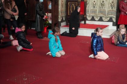 Liturghie şi filantropie la Catedrala Arhiepiscopală din Galaţi – fotografia 22