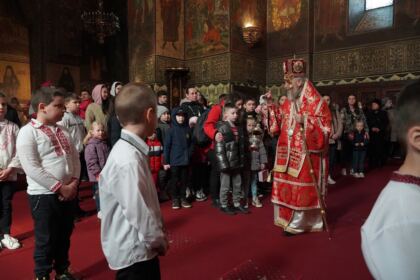 Liturghie şi filantropie la Catedrala Arhiepiscopală din Galaţi – fotografia 25