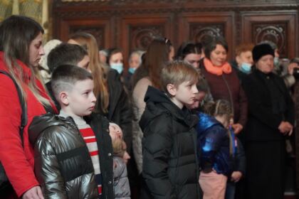 Liturghie şi filantropie la Catedrala Arhiepiscopală din Galaţi – fotografia 28