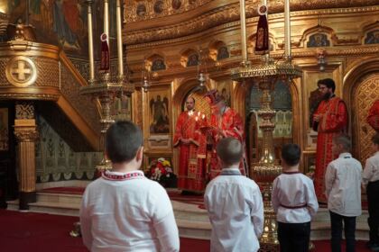Liturghie şi filantropie la Catedrala Arhiepiscopală din Galaţi – fotografia 30