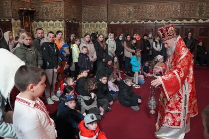 Liturghie şi filantropie la Catedrala Arhiepiscopală din Galaţi – fotografia 35