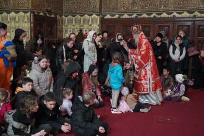 Liturghie şi filantropie la Catedrala Arhiepiscopală din Galaţi – fotografia 36