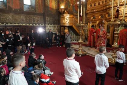 Liturghie şi filantropie la Catedrala Arhiepiscopală din Galaţi – fotografia 37