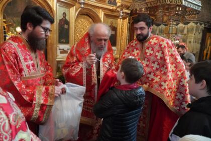 Liturghie şi filantropie la Catedrala Arhiepiscopală din Galaţi – fotografia 40