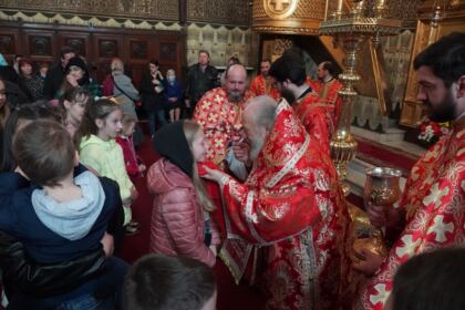 Liturghie şi filantropie la Catedrala Arhiepiscopală din Galaţi – fotografia 41