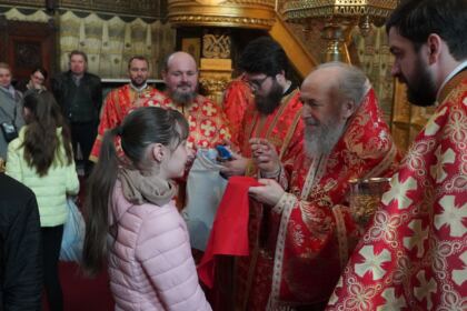 Liturghie şi filantropie la Catedrala Arhiepiscopală din Galaţi – fotografia 42