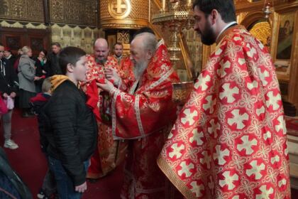 Liturghie şi filantropie la Catedrala Arhiepiscopală din Galaţi – fotografia 43