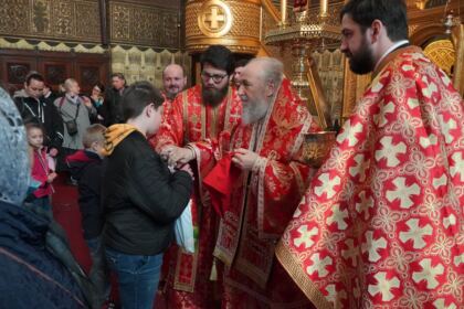 Liturghie şi filantropie la Catedrala Arhiepiscopală din Galaţi – fotografia 44