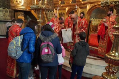Liturghie şi filantropie la Catedrala Arhiepiscopală din Galaţi – fotografia 45