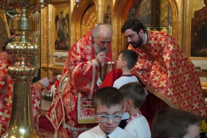 Liturghie şi filantropie la Catedrala Arhiepiscopală din Galaţi – fotografia 47