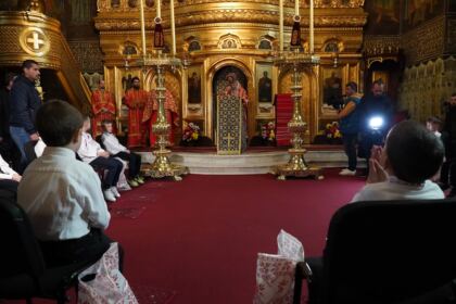 Liturghie şi filantropie la Catedrala Arhiepiscopală din Galaţi – fotografia 48