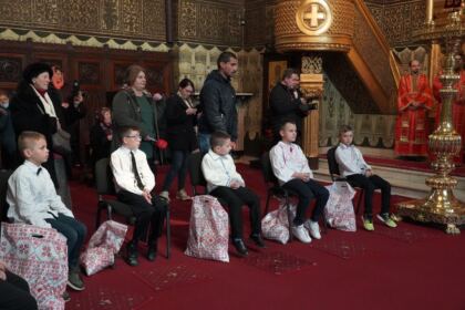Liturghie şi filantropie la Catedrala Arhiepiscopală din Galaţi – fotografia 49