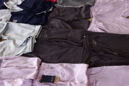 Parohia „Sf. Cuv. Parascheva“ din Galați a oferit daruri pascale semenilor nevoiași – fotografia 12