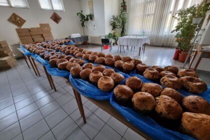 Parohia „Sf. Cuv. Parascheva“ din Galați a oferit daruri pascale semenilor nevoiași – fotografia 14