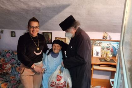 Parohia „Sf. Cuv. Parascheva“ din Galați a oferit daruri pascale semenilor nevoiași – fotografia 26
