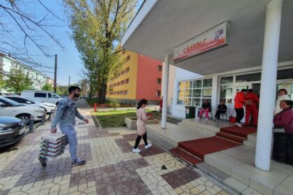 Daruri pascale oferite refugiaţilor ucraineni – fotografia 9