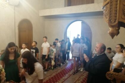 O zi de tabară a înfrățit și bucurat copiii din patru parohii brăilene – fotografia 3