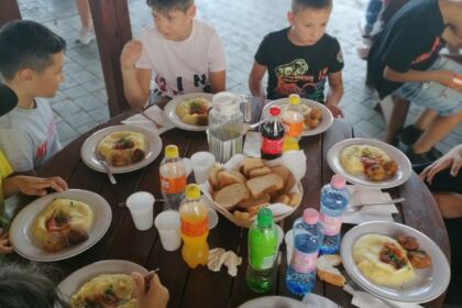 O zi de tabară a înfrățit și bucurat copiii din patru parohii brăilene – fotografia 9