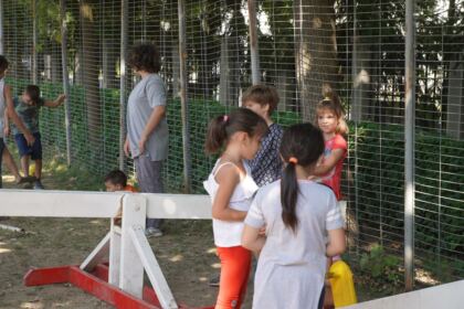 Sprijin pentru 4.000 de copii din partea Arhiepiscopiei Dunării de Jos, la început de an şcolar – fotografia 3