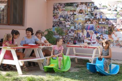 Sprijin pentru 4.000 de copii din partea Arhiepiscopiei Dunării de Jos, la început de an şcolar – fotografia 6