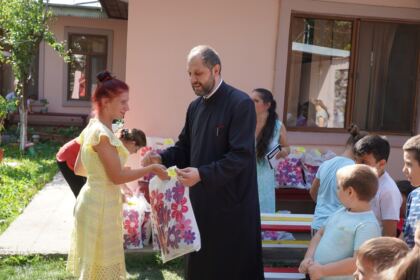 Sprijin pentru 4.000 de copii din partea Arhiepiscopiei Dunării de Jos, la început de an şcolar – fotografia 13