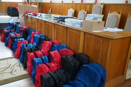 Sprijin pentru 4.000 de copii din partea Arhiepiscopiei Dunării de Jos, la început de an şcolar – fotografia 3