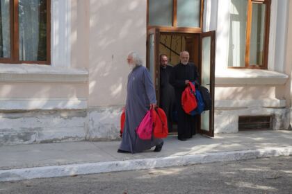 Sprijin pentru 4.000 de copii din partea Arhiepiscopiei Dunării de Jos, la început de an şcolar – fotografia 15